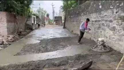 आबू रोड: आबूरोड के जुनी खराड़ी सब्जी मंडी जाने वाले मार्ग पर सीसी रोड का निर्माण कार्य पूरा, पार्षद जोशी के प्रयास रंग लाए
