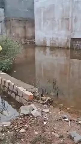 टीकमगढ़: वार्ड 18 ने नाली निर्माण अधूरा, वार्डवासियों के घरों में भर रहा पानी लोग हो रहे परेशान#jansamasya