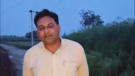 फतेहाबाद: निबोहरा पुलिस के दारोगा ने रोजगार सेवक के साथ की जमकर मारपीट, रोजगार सेवकों ने बीडीओ फतेहाबाद को सौंपा ज्ञापन