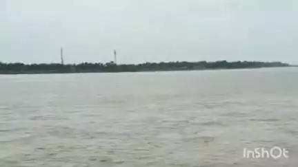 मधेपुर: कोसी नदी की जलस्तर में वृद्धि से मधेपुर प्रखंड के कोसी दियारा क्षेत्र में मुख्य धार में पानी बढ़ा