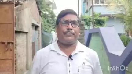 রতুয়া ১: গ্রামবাসীদের বাধার কারণে ঠিকাদার সংস্থা কাজ করতে পারেনি, দ্রুত রাস্তার কাজ করা হবে, রতুয়া থেকে জানালেন পঞ্চায়েত প্রধান