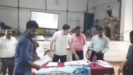 হলদিয়া: হলদিয়া পঞ্চায়েত সমিতিতে মৎস্যজীবীদের  প্রশিক্ষণের শেষদিনে উপস্থিত BDO, প্রদান করা হল সার্টিফিকেট