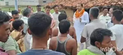 मदनपुर: काकन व डिहवा गांव में पूर्व जदयू विधायक अशोक कुमार सिंह ने किया दौरा, सुनी ग्रामीणों की बातें