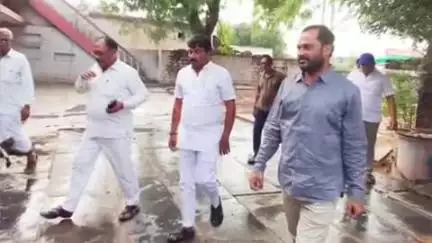కమలాపురం: పెండ్లిమర్రి : వెల్లటూరు గ్రామంలో పర్యటించిన జిల్లా వైఎస్ఆర్సీపీ అధ్యక్షుడు రవీంద్రనాథ్ రెడ్డి