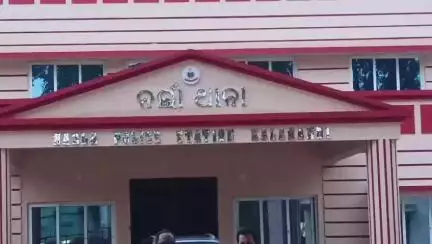 ନର୍ଲା: ଫସଲ ନଷ୍ଟ କଲା ବୋଲି ଗାଈ କୁ ଏୟାର ଗନ ରେ ଗୁଳି ମାରି ଥିବା  ନର୍ଲା ଥାନାରେ ଅଭିଯୋଗ କଲେ ଗାଇ ମାଲିକ।
