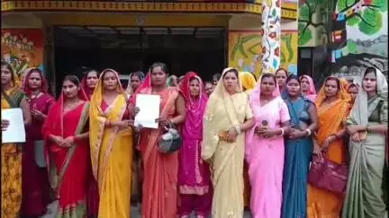 महाराजगंज: जिला मुख्यालय पर महिलाओं ने बीएमएम को सिसवा ब्लॉक में वापस बुलाने की मांग को लेकर सीडीओ को सौंपा ज्ञापन
#jansamasya