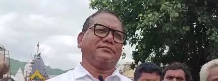 ରାୟଗଡା: ସ୍ଥାନୀୟ ସହରରେ ଚାଷୀଙ୍କ ପାଇଁ ଆସିଥିବା ସରକାରୀ ସାର ବାଟ ମାରଣା ନେଇ ରାୟଗଡାରେ ବିଧାୟକଙ୍କ ପ୍ରତିକ୍ରିୟା