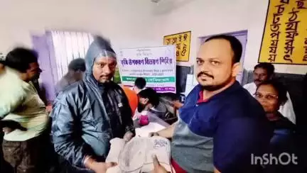 গলসি ২: পঞ্চায়েত সমিতি ও কৃষি দপ্তরের যৌথ উদ্যোগে জয়কৃষ্ণপুর গ্রামের চাষিদের গোবিন্দভোগ ধানের বীজ প্রদান