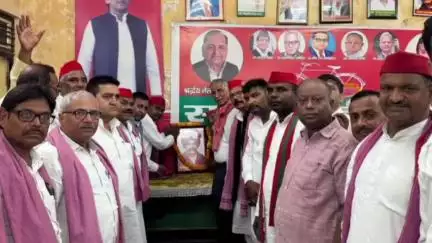 अलोपीबाग परेड ग्राउंड में सैकड़ों लोगों ने बिजली विभाग के खिलाफ किया प्रदर्शन