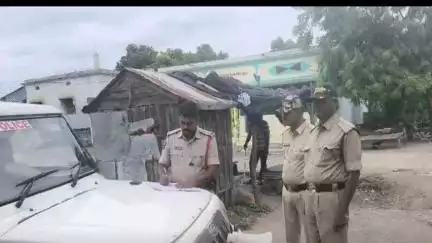 కంపమల్ల పికెట్‌ను తనిఖీ చేసిన కోవెలకుంట్ల ఎస్సై మల్లికార్జున రెడ్డి