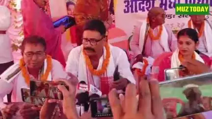 आदर्श मध्य विद्यालय आरोपुर में शिक्षिका रेखा कुमारी एवं पूजा कुमारी को दी भावभीनी विदाई, जिला पार्षद ने दी शुभकामनाएं