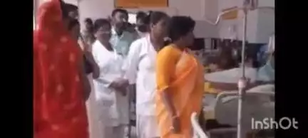 बलिया: उत्तर प्रदेश राज्य महिला आयोग की सदस्य सुनीता श्रीवास्तव ने जिला महिला चिकित्सालय का किया औचक निरीक्षण