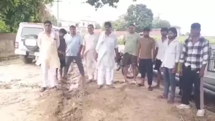 बड़ौत: दाहा में रास्ते उखाड़ने पर ग्रामीणों का हंगामा-प्रदर्शन, 3 दिन में रास्ते ठीक न होने पर धरना देने की चेतावनी#jansamasya