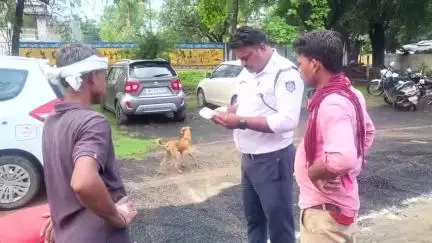 दमोह: यातायात नियम तोड़ने वालों पर सख्त कार्रवाई, 24 वाहन चालकों पर जुर्माना