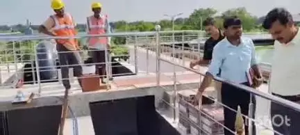 बलिया: जिलाधिकारी ने नगर पालिका परिषद की सीवरेज पुनर्गठन योजना के अंतर्गत निर्माणाधीन ट्रीटमेंट प्लांट छोरहर का लिया जायजा