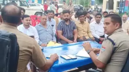 नारासन: मंगलौर कोतवाली परिसर में आज मोहर्रम के त्यौहार को लेकर पुलिस ने शांति समिति के साथ बैठक की