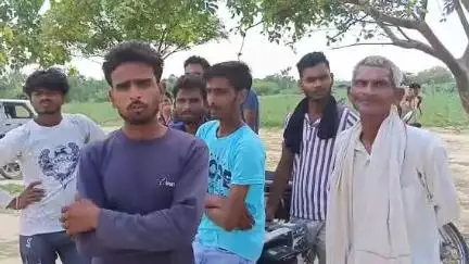 सीतापुर: मधवापुर में झोलाछाप डॉक्टर ने बुखार से पीड़ित महिला को 1 घंटे में तीन बोतल चढ़ाने से महिला की हुई मौत