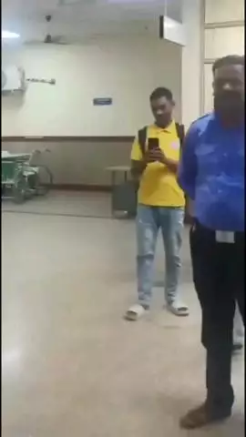 जयपुर: जयपुर के RUHS अस्पताल में एक मरीज सांप लेकर इलाज के लिए पहुंचा, अस्पताल में मौजूद लोगों में मचा हड़कंप, वीडियो वायरल