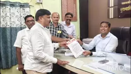 जळगाव जामोद: नगर परिषदेची नवीन प्रभाग रचना करा उबाठा शिवसेनेचे तालुकाप्रमुख गजानन वाघ यांचे मुख्याधिकारी यांना निवेदन