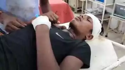बिजनौर: धामपुर में रेलवे स्टेशन के नजदीक ट्रेन से गिरा एक युवक, गंभीर घायल होकर जिला अस्पताल में भर्ती
