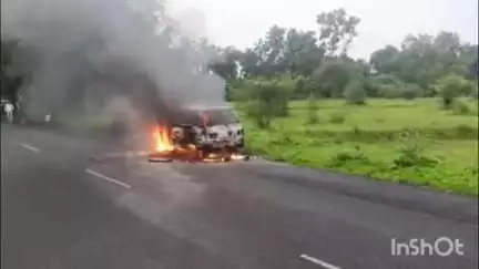 નવસારી: અડદા ગામમાં લાગી આગ, ફાયર વિભાગની ટીમ ઘટના સ્થળે પહોંચી આગને કાબૂમાં લીધી