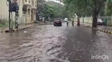 ખંભાળિયા: ખંભાળિયા શહેરમાં ખાબકેલા ધોધમાર વરસાદના કારણે રામનાથ સોસાયટીના મુખ્ય માર્ગ પર ભરાયા પાણી#jansamasya