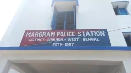 রামপুরহাট ২: নাবালিকাকে ফুঁসলিয়ে নিয়ে যাওয়ার অভিযোগ; শিলিগুড়ি থেকে নাবালিকাকে উদ্ধার করল বীরভূমের মাড়গ্রাম থানার পুলিশ, ধৃত যুবক