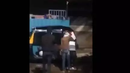 हवेली: पिंपरी चिंचवड येथील वाल्हेकर वाडी या ठिकाणी दहशत निर्माण करण्यासाठी टोळक्याने ऑटो रिक्षा पेटवण्याचा केला प्रयत्न