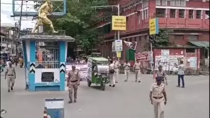 জলপাইগুড়ি: আন্তর্জাতিক মাদক বিরোধী দিবসে সচেতনতার প্রচারে নেমে ছাত্রছাত্রীদের সঙ্গে জলপাইগুড়িতে র‍্যালিতে হাঁটলেন DM ও SP