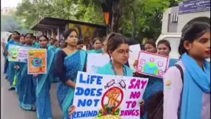 धनबाद/केंदुआडीह: SSLNT कॉलेज लुबी सर्कुलर रोड से छात्राओं ने नशा के खिलाफ जागरूकता रैली निकाली