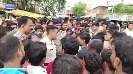 डोमचांच: एक महीने पहले दुर्घटना में घायल हुए पूरन की हुई मौत, नवलशाही में लोगों ने कोडरमा-गिरिडीह मार्ग को किया जाम