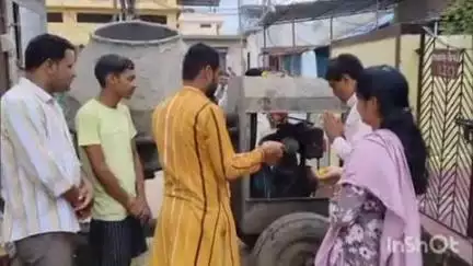 इटारसी: वार्ड 22 में विधायक निधि से बनने वाली सड़क का नगर पालिका अध्यक्ष ने किया भूमिपूजन, स्थानीय लोग रहे मौजूद