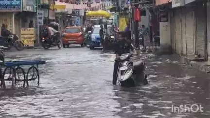 विदिशा नगर: कागदीपुरा में एक घंटे की बारिश से लोग बेहाल, घरों में भरा पानी
