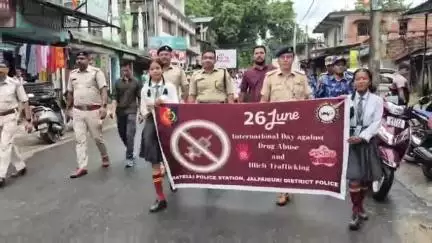 রাজগঞ্জ: বিশ্ব মাদক মুক্ত দিবস উপলক্ষ্যে মেটেলি থানার পুলিশের উদ্যোগে সচেতনতামূলক মিছিলের আয়োজন, উপস্থিত SDPO সহ অন্যরা