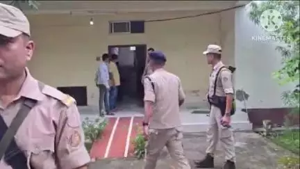 পশ্চিম যোৰহাট: মালৌআলিস্থিত উপ অধিকৰ্ত্তা, অৰ্থনীতি আৰু পৰিসংখ্যাৰ কাৰ্যালয়ত চুৰি কৰা দুটা চোৰক আটক, আঙুলিৰ চাপ সংগ্ৰহ কৰে আৰক্ষীয়ে
