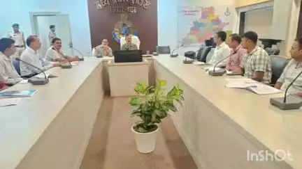 धार: मोहर्रम व आगामी त्योहारों को लेकर धार पुलिस की तैयारियां तेज, 
एसपी ऑफिस के सभागृह में खुफिया विभाग के साथ की गई बैठक