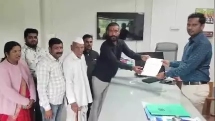 कोरेगाव: शिवकृपा पतपेढीच्या विरोधात आंदोलनावर ठाम; शेतीनिष्ठ शेतकरी अमोल भोसले यांचा निर्धार, कोरेगावात प्रशासनाला निवेदन सादर