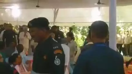 वैशाली: सीएम नीतीश कुमार पहुंचे नगवा गांव, विधायक सिद्धार्थ पटेल के पिता के श्राद्ध कर्म में हुए शामिल