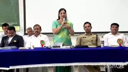 కరీంనగర్: జీవితాన్ని చీకట్లో ముగించవద్దు, మత్తు పదార్థాలకు బానిస కావొద్దు: జిల్లా కలెక్టర్ పమేలా సత్పతి