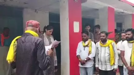 पाटी: पाटी में जयस ने लगाया राजनीतिक दबाव में कार्रवाई का आरोप, इंजीनियर पर रासुका का विरोध कर सौंपा ज्ञापन