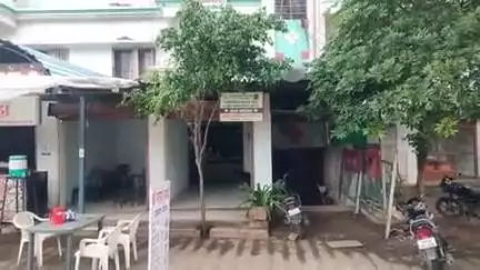 शिरपूर: शहरातील निमझरी नाक्यावरील कॅफेवर शहर पोलिसांचा छापा, तरुण-तरुणी आढळले आक्षेपार्ह अवस्थेत, गुन्हा दाखल