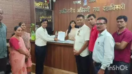 गोंदिया: प्राथमिक शिक्षकांकडून बीएलओचे काम काढून घ्या; शिक्षक समितीतर्फे उपविभागीय अधिकारी यांना निवेदन