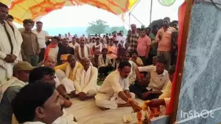 अजयगढ़: ग्राम पंचायत नयागांव में पूर्व कैबिनेट मंत्री ने सड़क व अटल ग्राम सुशासन भवन का किया भूमि पूजन