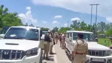 লংকা: জোৰাপুখুৰীৰ সমীপত মহিলাক প্ৰহাৰ কৰি আৰক্ষীৰ হাতত আটক ২ অসৎ মানসিকতাৰ যুৱক, জোৰাপুখুৰীৰ সমীপত মন্তব্য আৰক্ষী অধীক্ষকৰ