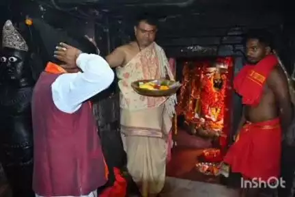 दंतेवाड़ा: बस्तर सासंद महेश कश्यप ने दंतेवाड़ा पहुंचकर दंतेश्वरी मंदिर में दर्शन कर की पूजा-अर्चना