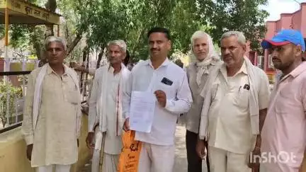 धौलपुर: ग्राम पंचायत पुरा उलावटी के ग्रामीणों ने सरपंच पर भ्रष्टाचार के लगाए आरोप, DM को कार्यालय में दिया शिकायती पत्र