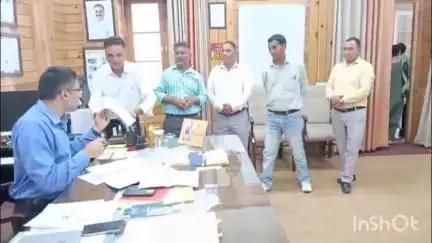 चम्बा: निजी भवन में चल रहे धबड़ें स्कूल के निर्माणाधीन भवन का कार्य जल्द पूरा करवाने की मांग, अभिभावकों ने डीसी को सौंपा ज्ञापन