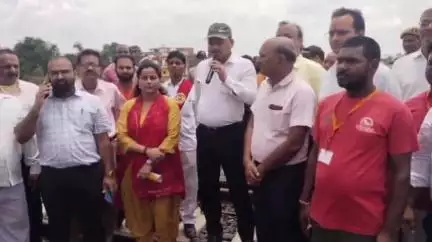 जखनिया: गाजीपुर की चार तहसीलों में बाढ़ से पूर्व मॉकड्रिल, ट्रेन पटरी बहने की स्थिति में किया गया रेस्क्यू अभ्यास: एडीएम