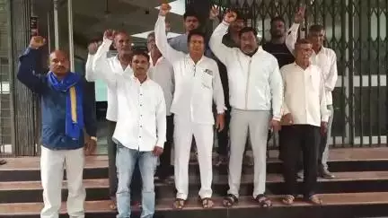 धुळे: वंचित बहुजन आघाडी वतीने जिल्हाधिकारी कार्यालयात विविध मागणीसाठी जिल्हा पुरवठा अधिकारी यांना देण्यात आले निवेदन