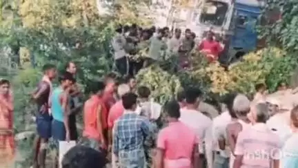 बेनीपट्टी: धकजरी गांव के पास SH 52 पर ट्रक की टक्कर से स्कार्पियो पलटी, आधा दर्जन लोग घायल